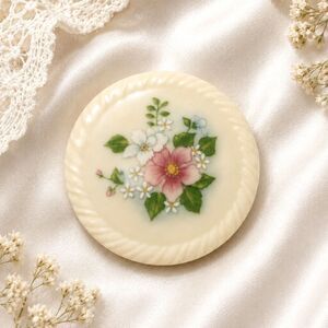 Avon Vintage Spring Bouquet Porcelain Floral Brooch 1984